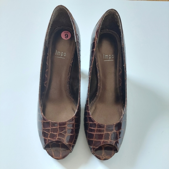 Impo Brown Heels - Picture 4 of 7